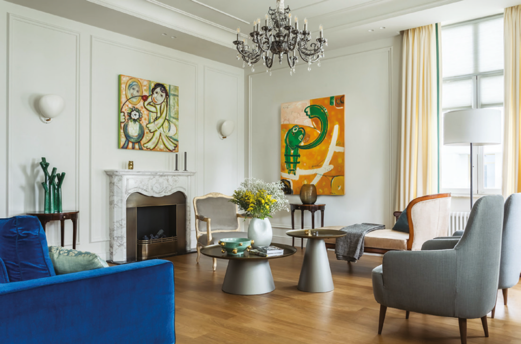 Интерьер гостиной
в классическом стиле с рам-
ками из молдингов
Orac Decor на стенах